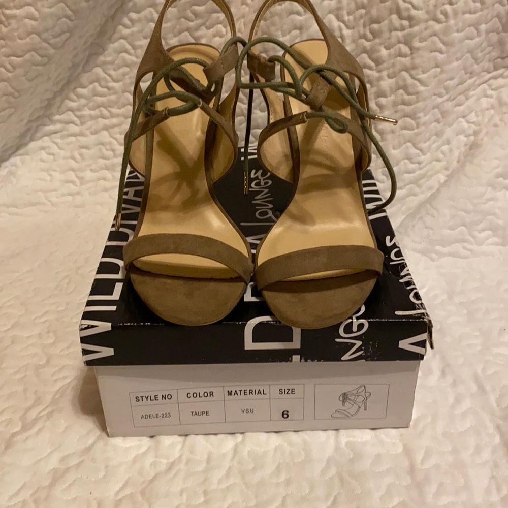 Wild Diva Adele Strappy Lace Tie Up Sandals SZ  6